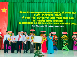Ủy ban nhân dân huyện Tây Sơn tổ chức lễ công bố xã Bình Tân đạt chuẩn nông thôn mới và đón nhận Cờ thi đua của Chính phủ năm 2021.