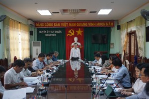 Đoàn kiểm tra làm tại Huyện ủy Tuy Phước