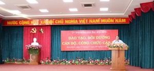 Đồng chí Lê Minh Tuấn - Giám đốc Sở Nội vụ phát biểu khai mạc Lớp đào tạo, bồi dưỡng