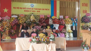 Đại diện Hội đồng Trưởng lão, Ban Trị sự Trung ương Giáo hội  Phật đường Nam tông Minh sư đạo