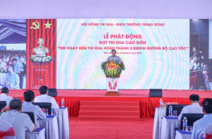 Thủ tướng Phạm Minh Chính, Chủ tịch Hội đồng Thi đua - Khen thưởng Trung ương tại Lễ phát động thi đua cao điểm "500 ngày đêm thi đua hoàn thành 3.000 km đường bộ cao tốc".