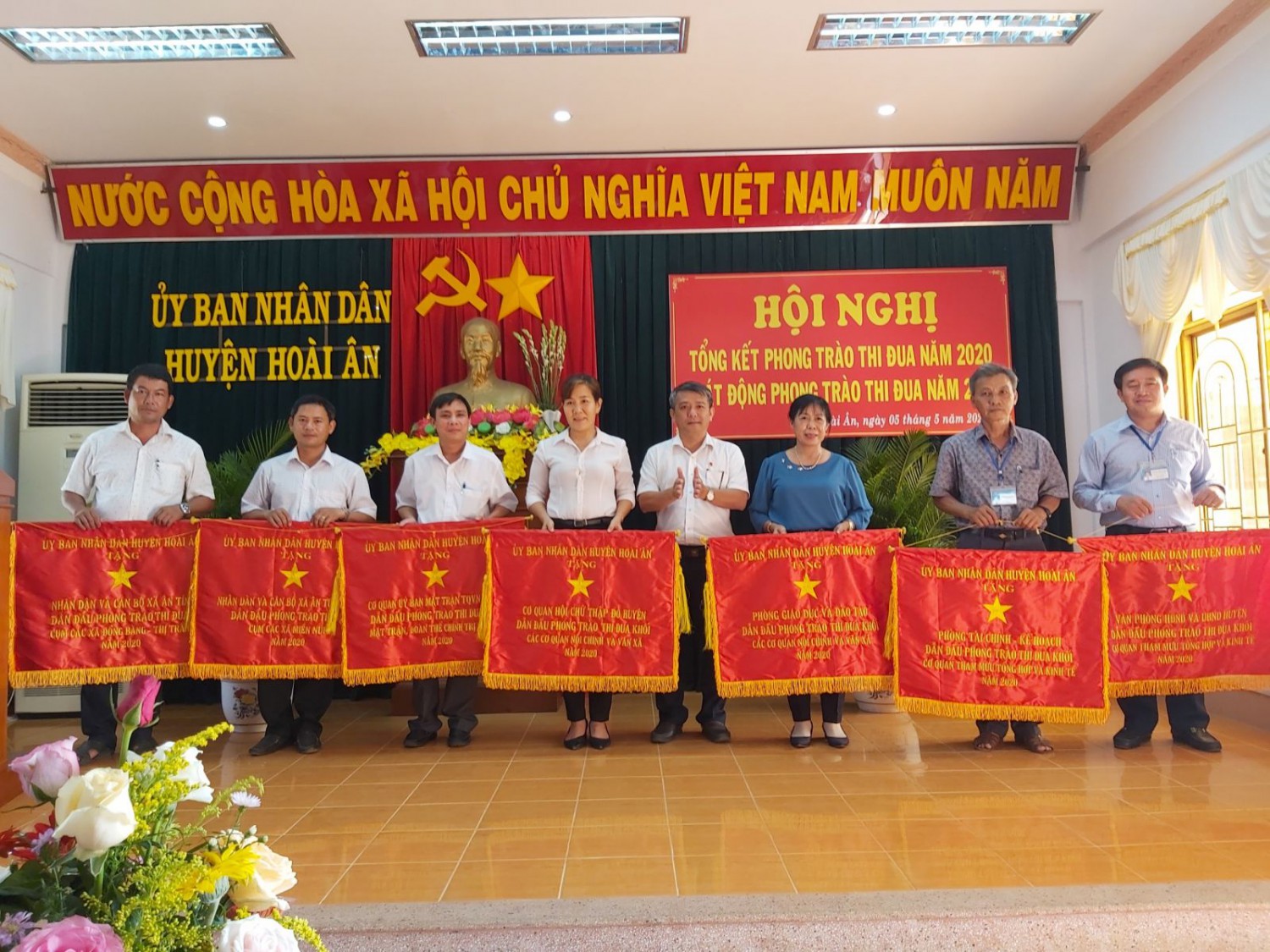 Huyện Hoài Ân tổ chức Hội nghị tổng kết công tác thi đua, khen thưởng năm 2020 và phát động phong trào thi đua năm 2021.