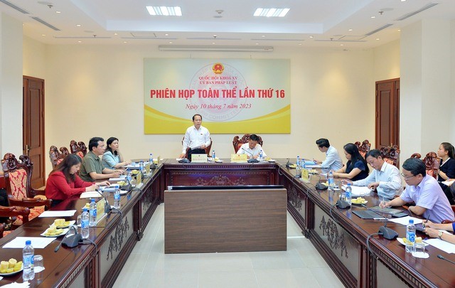 Chủ nhiệm Ủy ban Pháp luật Hoàng Thanh Tùng chủ trì phiên họp toàn thể Ủy ban lần thứ 16