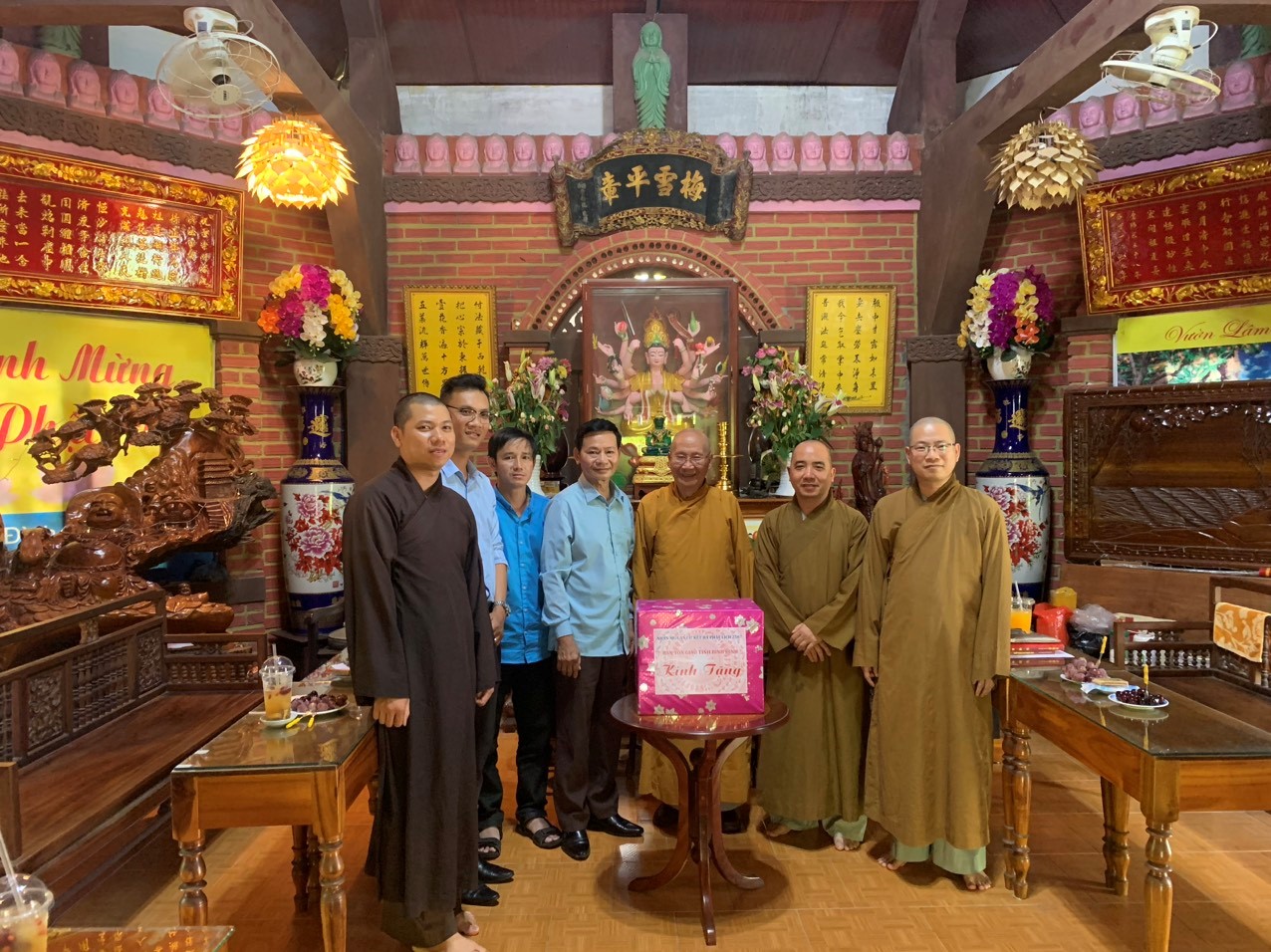 Ban Tôn giáo đi thăm, tặng quà các Trú xứ An cư nhân mùa An cư kết hạ Phật lịch (PL) 2567 - Dương lịch (DL) 2023.