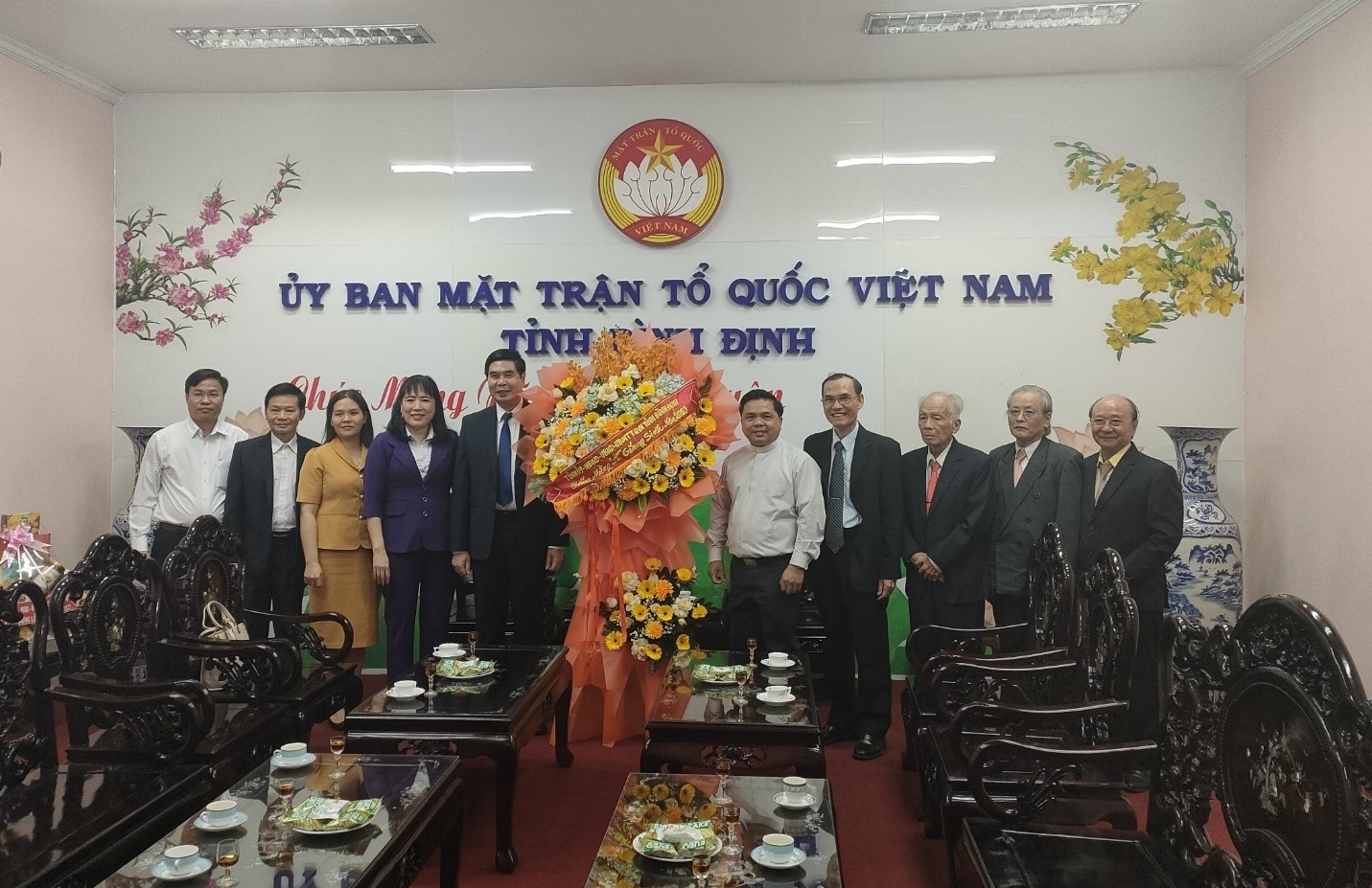 Đồng chí Lâm Hải Giang – Tỉnh ủy viên, Phó Chủ tịch Ủy ban nhân dân tỉnh đến thăm và chúc mừng Ủy ban Đoàn kết Công giáo Việt Nam tỉnh